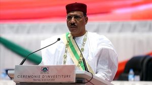 يحتجز الانقلابيون في النيجر الرئيس الشرعي منذ 26 يوليو الماضي - الأناضول 