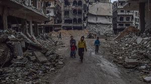 خلف الصراع في سوريا ظواهر دخيلة على المجتمع كالانتحار والتسول وترك الرضع - الأناضول