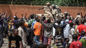 جنود نيجريون في العاصمة بعد الانقلاب العسكري- جيتي