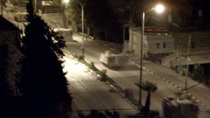 قوات الاحتلال اقتحمت في وقت متأخر من مساء السبت مدينة طولكرم من الجهة الغربية وعاثت فيها خرابا- جيتي