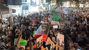 هتفت الحشود لحركة حماس