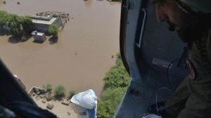 مشهد من الفيضانات في منطقة مولتان في باكستان - أ ف ب