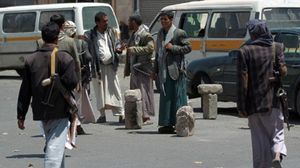 قصف الحوثيون مبنى التلفزيون قبل السيطرة عليه - أ ف ب