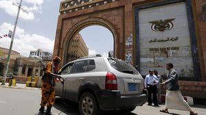 يسيطر الحوثيون على مدينة صنعاء حيث يوجد البنك المركزي- أرشيفية