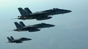 تشن طائرات التحالف الدولي غارات ضد تنظيم الدولة في الرقة- أ ف ب
