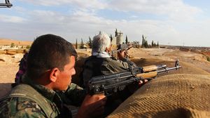 مقاتلون أكراد على خطوط الجبهة في كوباني - الأناضول
