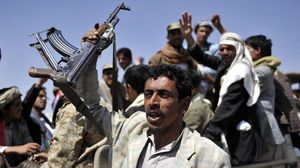 أنصار الحوثي يحتفلون بسيطرتهم على صنعاء - ارشيفية