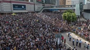 الآلاف من النشطاء في هونج كونج يرفضون السياسات الصينية - أ ف ب