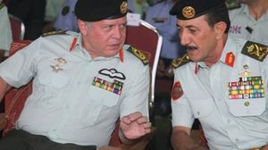 الملك عبد الله الثاني وقائد الجيش الأردني الفريق الركن مشعل الزبن - أرشيفية