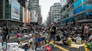 محتجون في شوارع هونغ كونغ - أ ف ب