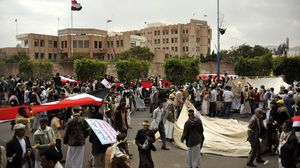 المخلافي: الحكومة على استعداد لفتح مطار صنعاء حال قبلت مليشيا الحوثي ترك إدارته لموظفي الدولة الرسميين- الأناضول 