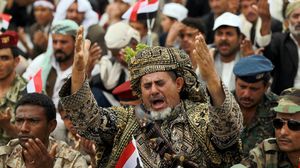 يضغط الحوثيون عبر الشارع لانتزاع مطالبهم - أ ف ب