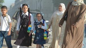 طلبة في العراق يتجهون إلى المدارس - أرشفية