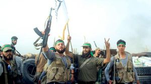 فرحة عناصر جيش الإسلام بالتقدم الذي حققوه في قيادة الأركان ـ جيش الإسلام 