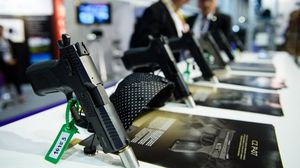 الغارديان: تعد السعودية سوقا مربحا لبيع السلاح - أ ف ب