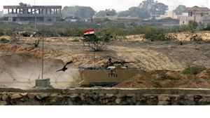 بدأ الجيش المصري  بإغراق الحدود مع قطاع غزة بمياه البحر - أرشيفية