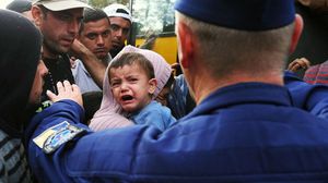 نبرات عنصرية دينية بدأت تتصاعد في أوروبا ضد اللاجئين السوريين - أ ف ب