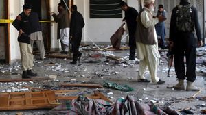 بعض القتلى سقطوا فيما يبدو جراء انهيار جزء من المسجد بعد حدوث الانفجار- أرشيفية