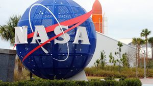 احتج بعض السناتورات في أمريكا على فكرة زيارة رئيس وكالة الفضاء الروسية لمركز جونسون للفضاء التابع لناسا