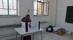 ناخبة أردنية تدلي بصوتها في أحد مراكز الاقتراع- فيسبوك