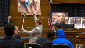 نواب وموظفون في الكونغرس يحضرون لعرض قانون القيصر لحماية مدنيي سوريا ـ أرشيفية