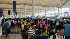 مسافرون في مطار هونغ كونغ الثلاثاء 2 آب/اغسطس 2016