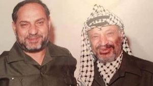 الحسيني مع الزعيم الفلسطيني الراحل ياسر عرفات- أرشيفية