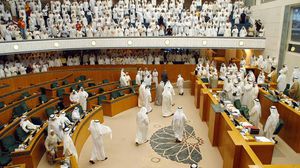 أشارت "دير شبيغل" إلى تمتع النواب الكويتيين بصلاحيات واسعة على المستوى النظري- أرشيفية