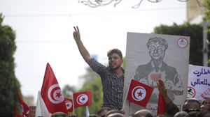 المحتجون شددوا على أن القانون يضر بصورة تونس بالخارج - الأناضول