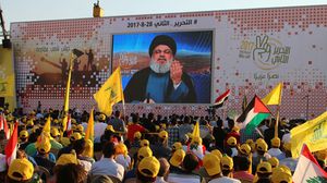يتهم ناشطون أنصار حزب الله بالإساءة لمقام الحسين بن علي رضي الله عنه بنشر مثل هذه الصور- جيتي