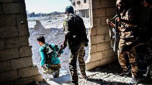 الأناضول تحدثت عن مقتل نحو 100 من مقاتلي سوريا الديموقراطية في هجمات تنظيم الدولية- جيتي