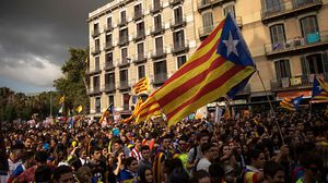 مظاهرات في مدريد وعدة مدن إسبانية لرفض انفصال إقليم كتالونيا- جيتي 