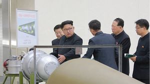 الزعيم الكوري الشمالي خلال اطلاعه على تفاصيل القنبلة الهيدروجينية- أنباء كوريا الشمالية