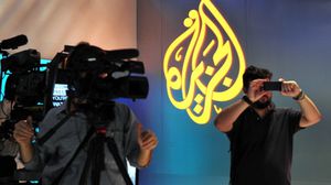 قرر المجلس العسكري بالسوادن سحب تراخيص عمل مراسلي وموظفي شبكة الجزيرة في 31 أيار/ مايو الماضي- جيتي