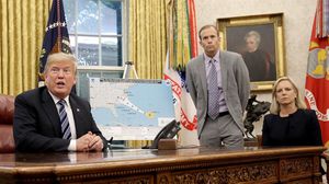 ترامب في جلسة تحضيرية للإعصار يدعو الأمريكيين إلى أن يأخذوا احتياطات سلامتهم- جيتي