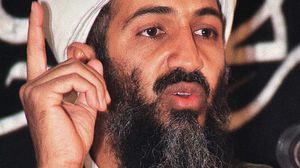 ظهر برفقة ابن لادن عدد من الأشخاص يعتقد أنهم من أفراد عائلته- جيتي