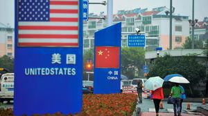 سفير الصين لدى واشنطن: الخطوات الأمريكية تقوض ثقة الناس في الوظيفة الطبيعية للسوق- جيتي 