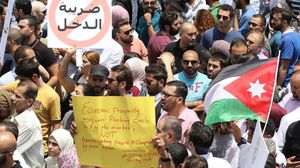 أطاحت الاحتجاجات الشعبية بالحكومة الأردنية السابقة - جيتي