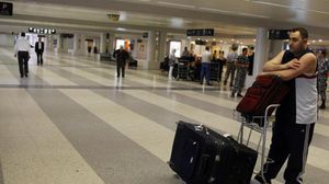المطار مغلق منذ مدة بسبب تفشي فيروس كورونا- جيتي