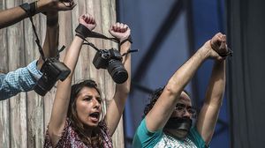  النظام المصري أغلق نحو 500 موقعا إليكترونيا منذ منتصف العام 2017 واعتقل عشرات النشطاء والمدونين- جيتي 