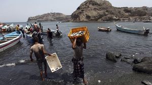 الصيادون الموجودون في المناطق الساحلية الخاضعة لسيطرة قوات تشرف عليها الإمارات يواجهون إجراءات المنع من الصيد