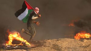 انطلقت مسيرات العودة في قطاع غزة يوم 30 آذار/ مارس الماضي، تزامنا مع ذكرى "يوم الأرض"- جيتي