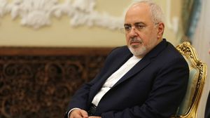 الوزير ظريف تراجع لاحقا عن الاستقالة بعد أن رفضها الرئيس حسن روحاني - جيتي