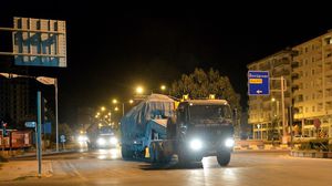 رتل مؤلف من 8 شاحنات تحمل دبابات وحافلات وصل إلى كليس وسط إجراءات أمنية مشددة- الأناضول 