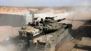 أطلقت دبابة إسرائيلية قذائفها تجاه مرصد للمقاومة الفلسطينية شرق مخيم المغازي- جيتي