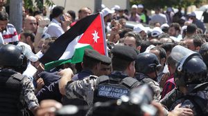 طالب الناشطون الحكومة الأردنية برفع القيود عن العمل النقابي، وكف اليد عن نقابة المعلمين الأردنيين- جيتي