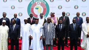 اجتمع أعضاء المجموعة الاقتصادية لدول غرب أفريقيا (إيكواس) وعددهم 15 مع رئيسي موريتانيا وتشاد في قمة استثنائية في واجادوجو- جيتي