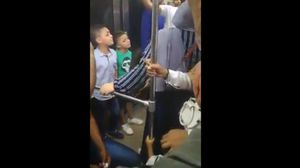 أطفال ينشدون "المسك فاح.. لما ذكرنا رسول الله" داخل مترو القاهرة