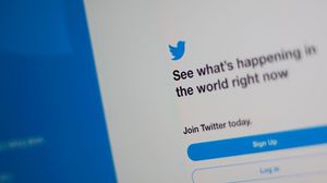 "تويتر" يستبدل الوسوم المعارضة للسيسي بأخرى مؤيدة- جيتي 