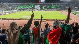 ردد أنصار الرجاء المغربي خلال المباراة شعارات وهتافات نصرة لفلسطين والقدس- فيسبوك